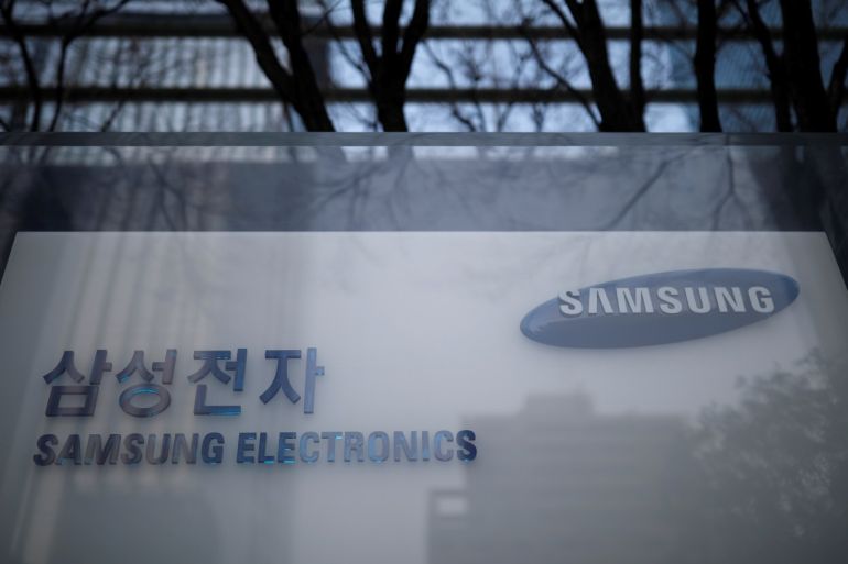 The logo of Samsung Electronics is seen at its office building in Seoul, South Korea, March 23, 2018. REUTERS/Kim Hong-Ji