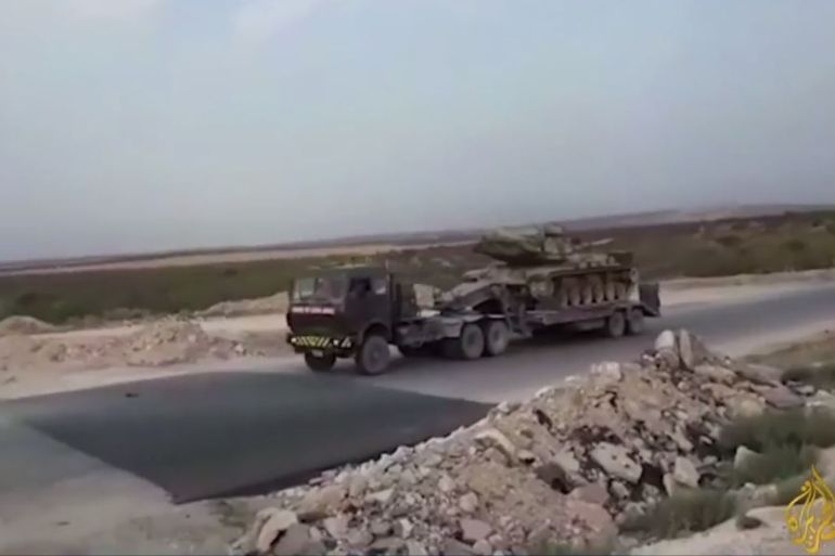 ناقلة دبابة تركية تتوغل داخل الأراضي السورية باتجاه نقطة المراقبة بريف حماة الشمالي