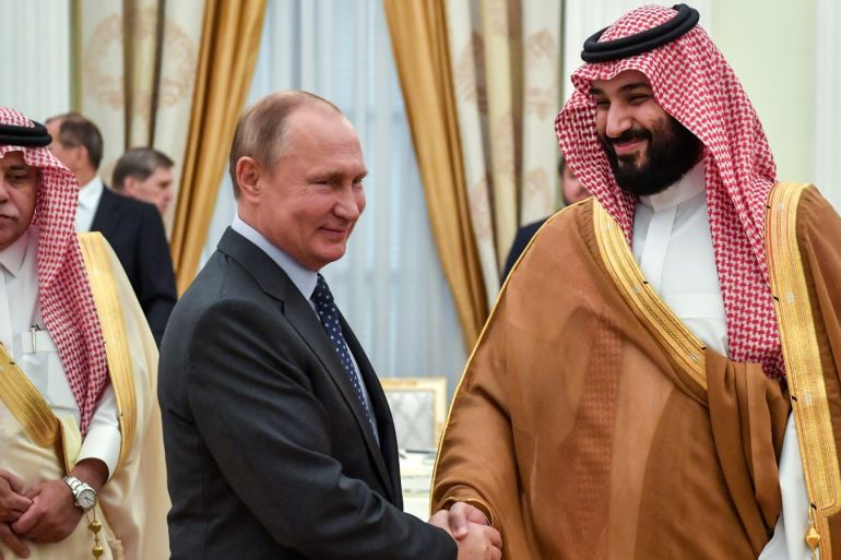 Russian President Vladimir Putin shakes hands with Saudi Crown Prince Mohammed bin Salman during their meeting at the Kremlin in Moscow, Russia June 14, 2018. Yuri Kadobnov/Pool via REUTERS