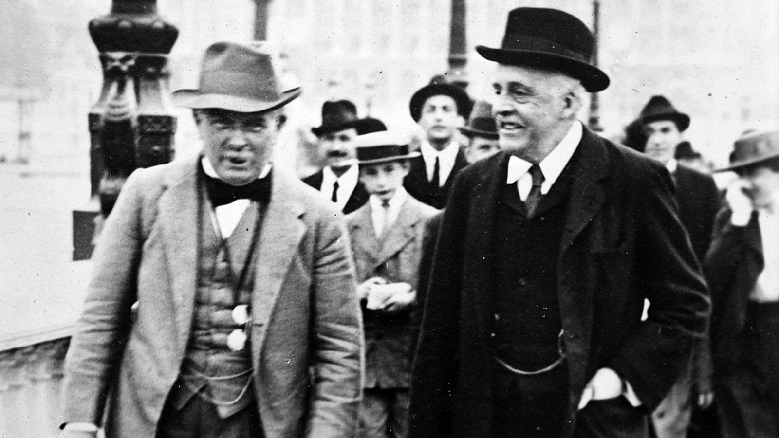   第一次世界大战之前，贝尔福和前首相大卫·劳合·乔治在伦敦的合影。[Photo12/UIG/ 盖蒂图片社]