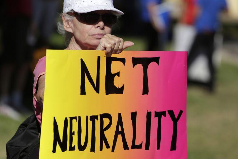 Lori Erlendsson attends a pro-net neutrality Internet activist rally in the neighborhood where U.S. President Barack Obama attended a fundraiser in Los Angeles, California, U.S. July 23, 2014. REUTERS/Jonathan Alcorn/File Photo
