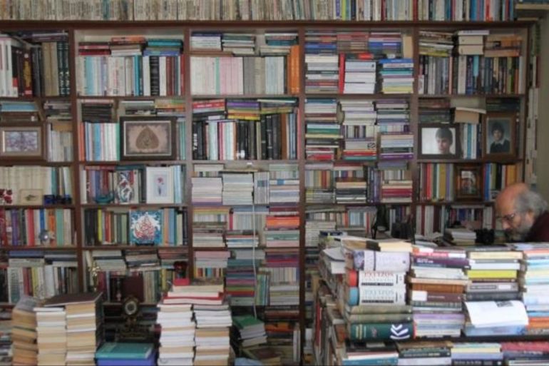 多尔森·吉耶克（Dorson Gijek）家中拥有上万册书籍（阿纳多卢通讯社）