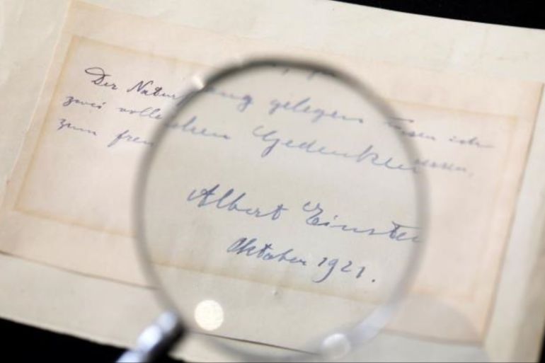 爱因斯坦致“年轻女科学家”信件在耶路撒冷拍卖