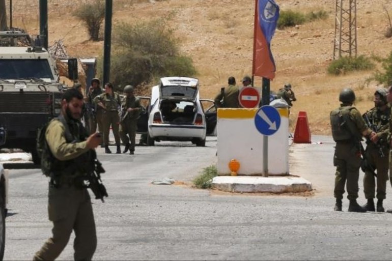 以色列占领军在约旦河西岸的一个检查站 [路透社]