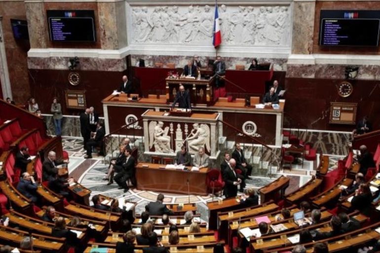 法国议会通过法案 加快驱逐移民程序