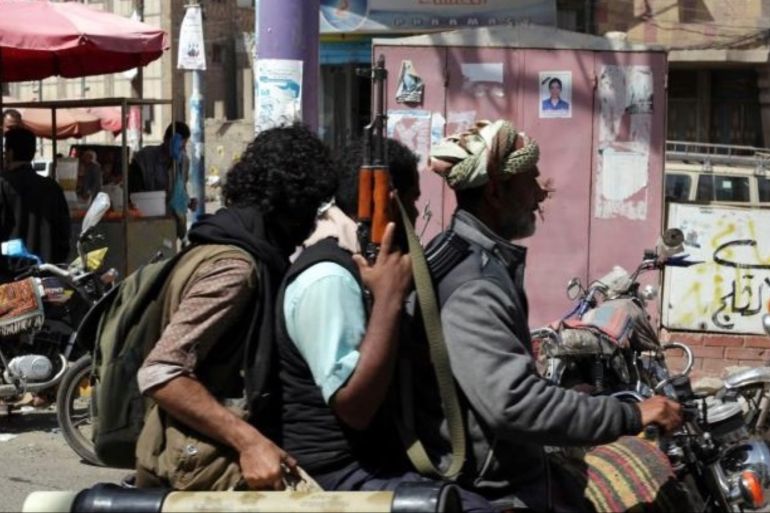 Yemen's taiz agreement calls for the transfer of government security headquarters.