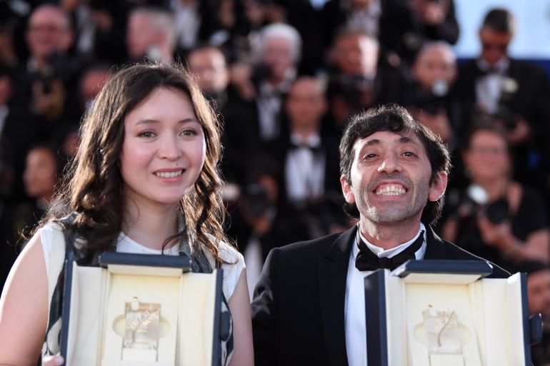 CANNES, FRANCE - MAY 19: Actress Samal Yeslyamova poses with the Best Actress award for her role in 'Ayka' (The Little One) (L) and actor Marcello Fonte poses with the Best Actor award for his role in 'Dogman' at the photocall the Palme D'Or Winner during the 71st annual Cannes Film Festival at Palais des Festivals on May 19, 2018 in Cannes, France. (Photo by Pascal Le Segretain/Getty Images)