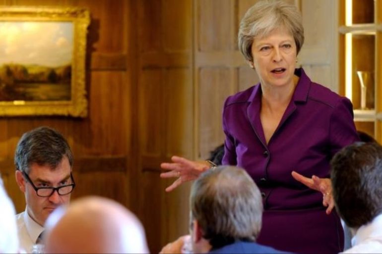 Theresa May and cabinet agree new UK-EU free trade area