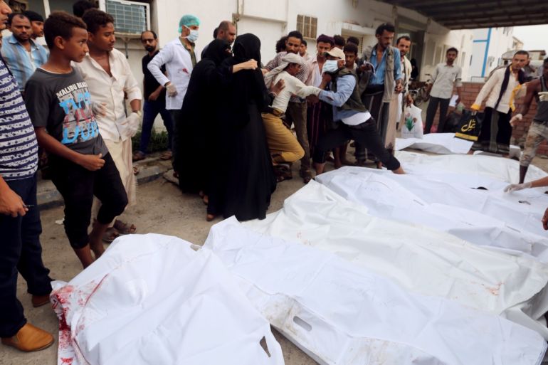 ATTENTION EDITORS - VISUAL COVERAGE OF SCENES OF INJURY OR DEATH Relatives of victims gather around their bodies outside a hospital morge after an air strike hit a fish market in Hodeidah, Yemen August 2, 2018. REUTERS/Abduljabbar Zeyad