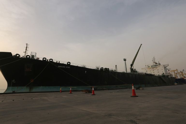 A cargo ship unloads a shipment of fuel at the Hodeida port, Yemen May 27, 2018. REUTERS/Abduljabbar Zeyad
