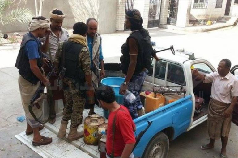 مداهمة قوات أمنية لأحد معامل الخمور في عدن - الجزيرة