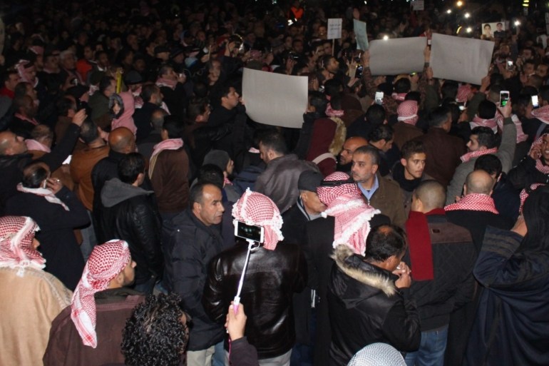 الأردن احتجاجات شعبية جديدة بالأردن ضد زيادة ضريبة الدخل