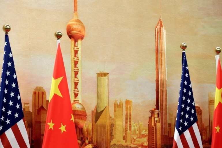 يسود التشاؤم عالم الاقتصاد لمخاوف من استمرار الحرب التجارية الأميركية الصينية عام 2019 (رويترز)