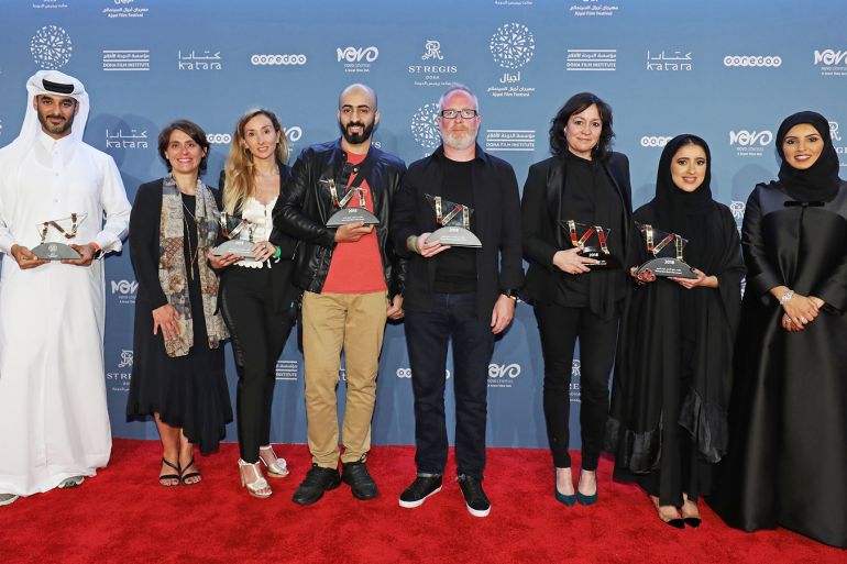 الفائزون بجوائز المسابقة الرسمية في اجيال 2018، مع فاطمة حسن الرميحي، الرئيس التنفيذي لمؤسسة الدوحة للأفلام ومديرة مهرجان أجيال السينمائي وعبدالله المسلم نائب مدير مهرجان أجيال السينمائي