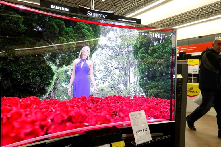 A customer walks past a Samsung S'UHD smart TV in a store of Russia's biggest electrical and white goods retailer M.video in Moscow, Russia, April 15, 2016. REUTERS/Maxim Zmeyev