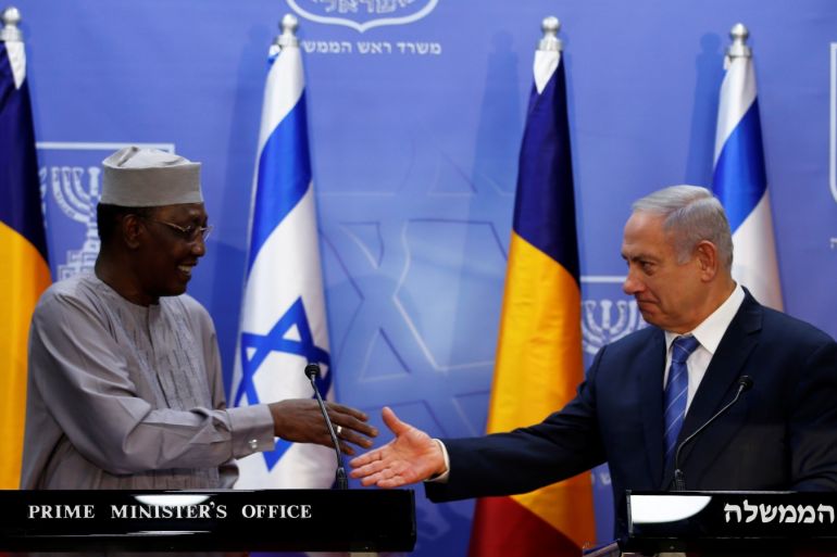 Israeli Prime Minister Benjamin Netanyahu (R) prepares to shake hands with Chadian President Idriss Deby as they deliver joint statements in Jerusalem November 25, 2018. REUTERS/Ronen Zvulun