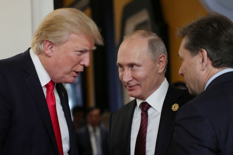 U.S. President Donald Trump and Russian President Vladimir Putin talk during a break in a session of the APEC summit in Danang, Vietnam November 11, 2017. Sputnik/Mikhail Klimentyev/Kremlin via REUTERS ATTENTION EDITORS - THIS IMAGE WAS PROVIDED BY A THIRD PARTY.