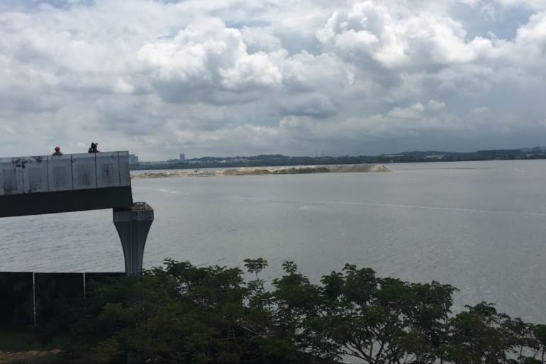 أعمال بناء وتطوير في المياه المتناوزع عليها بين سسنغافورة وماليزيا