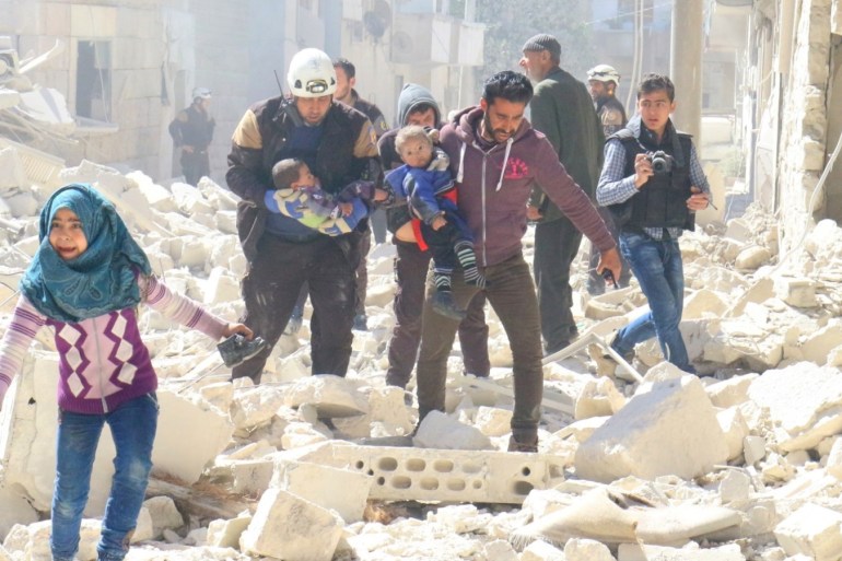 الأطفال والمدنيون أبرز ضحايا الحرب التي عصفت بسوريا لسنوات (رويترز)