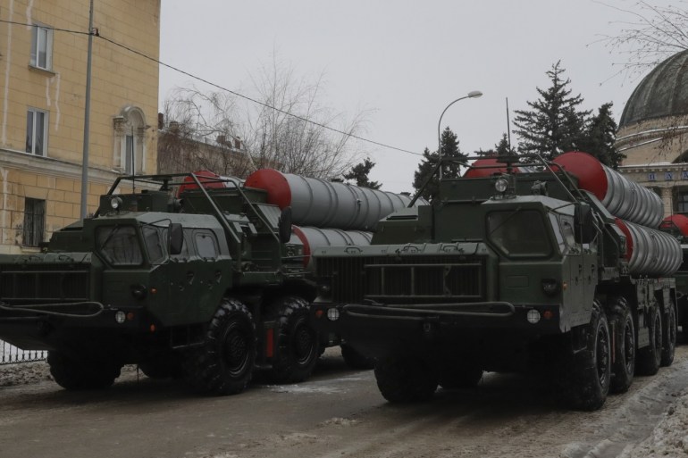 Russian S-400 missile air defence systems are seen before the military parade to commemorate the 75th anniversary of the battle of Stalingrad in World War Two, in the city of Volgograd, Russia February 2, 2018. REUTERS/Tatyana Maleyeva