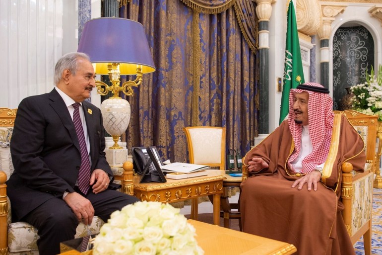 Saudi Arabia's King Salman bin Abdulaziz meets with Libyan military commander Khalifa Haftar in Riyadh, Saudi Arabia March 27, 2019. Bandar Algaloud/Courtesy of Saudi Royal Court/Handout via REUTERS ATTENTION EDITORS - THIS PICTURE WAS PROVIDED BY A THIRD PARTY.