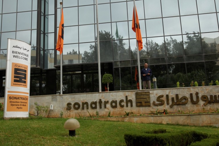 An employee stands near the headquarter of the state energy company Sonatrach in Algiers, Algeria june 26, 2016.Reuters/Ramzi Boudia