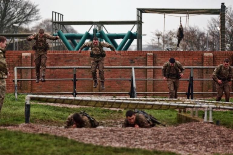 For a variety of purposes and goals,British troops train islamic school students