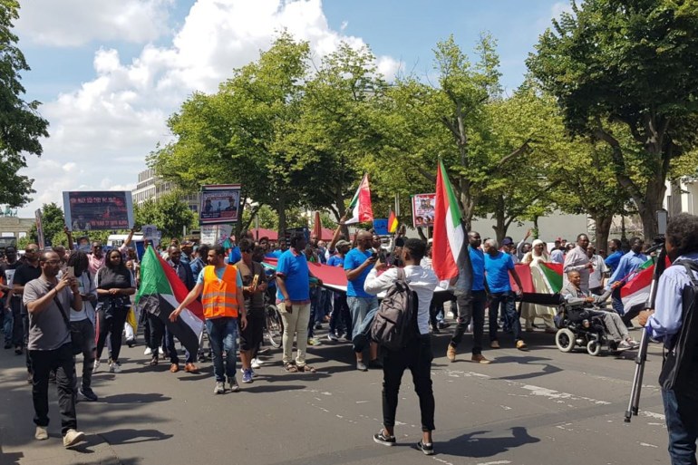 مسيرة لسودانيين قرب بوابة برلين أو حتى (بالقرب من مقر الخارجية).