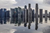 新加坡正在为可以定义未来城市建设和运营方式的想法投入大量资金，成为城市创新的试验平台。[Brent Lewi / 彭博社]