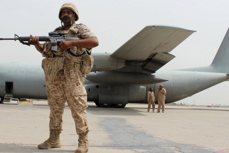 نقلت وكالة الصحافة الفرنسية عن مسؤول إماراتي "كبير" قوله إن الإمارات تسحب قوات لها من اليمن وفق خطة لإعادة الانتشار لأسباب إستراتيجية وتكتيكية، وإن أبو ظبي تعمل على الانتقال من إستراتيجية عسكرية إلى خطة تقوم على أولوية السلام.تقرير: رأفت الرفاعيتاريخ البث: 2019/7/8