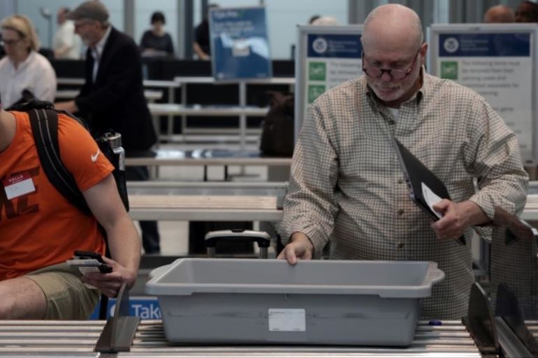 ليس من حق موظف الأمن بالمطارات الأميركية مصادرة جواز السفر أو الممتلكات (رويترز)