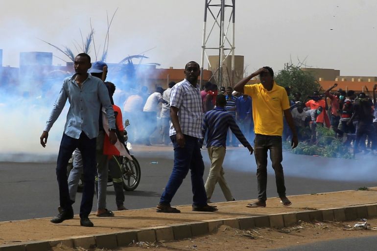 Sudanese run away from teargas fired to disperse them, as they march on the streets demanding the ruling military hand over to civilians during a demonstration in Khartoum North, Sudan June 30, 2019. REUTERS/Mohamed Nureldin Abdallah