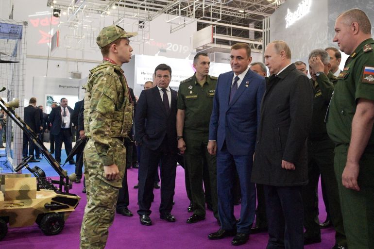 Russian President Vladimir Putin (2nd R) attends the international military-technical forum ARMY-2019 near Moscow, Russia June 27, 2019. Sputnik/Alexey Druzhinin/Kremlin via REUTERS ATTENTION EDITORS - THIS IMAGE WAS PROVIDED BY A THIRD PARTY.