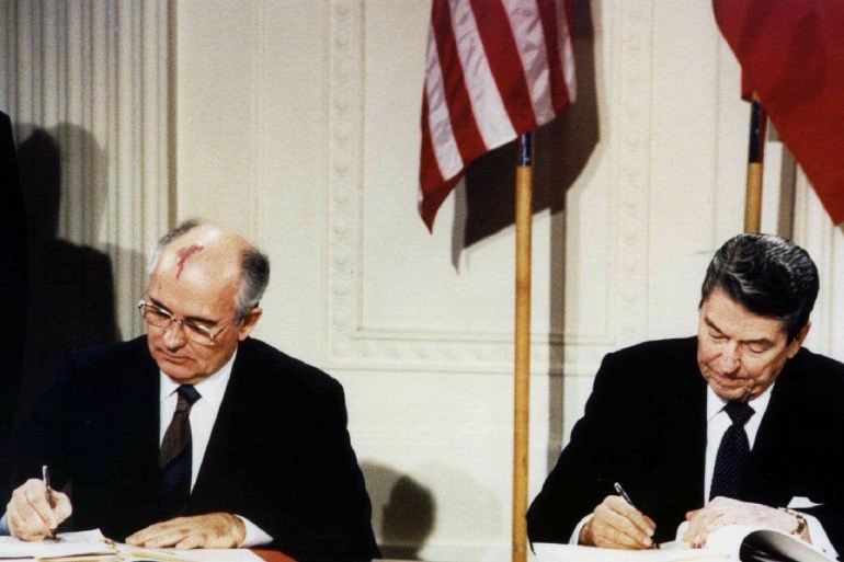 FILE PHOTO 8DEC87 - U.S. President Ronald Reagan (R) and Soviet President Mikhail Gorbachev sign the Intermediate-Range Nuclear Forces (INF) treaty in the White House December 8 1987. Reagan was elected as the 40th U.S. president in 1980.CM