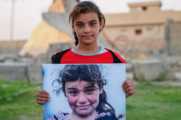 الطفلة سبأ صاحبة أشهر صورة (موناليزا الموصل) في عام 2017.