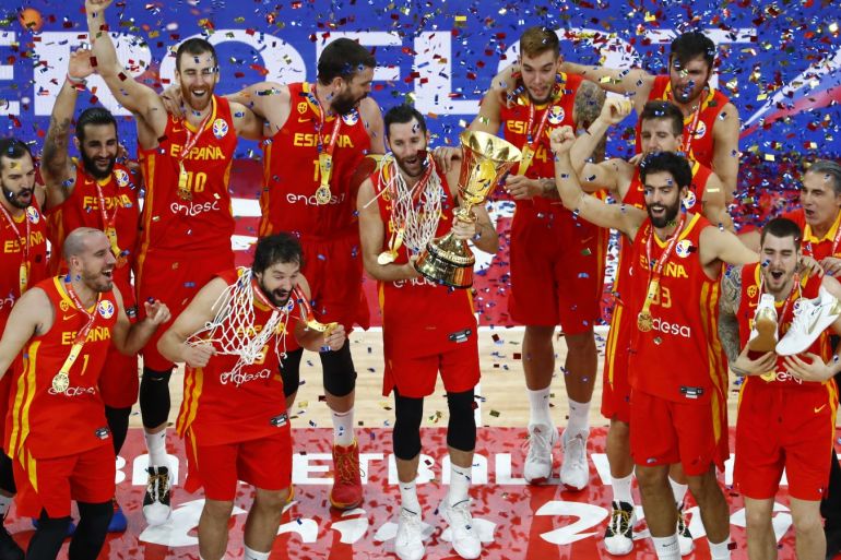 Basketball - FIBA World Cup - Final - Argentina v Spain - Wukesong Sport Arena, Beijing, China - September 15, 2019 Spain's Rudy Fernandez lifts the trophy to celebrate winning the FIBA World Cup REUTERS/Thomas Peter