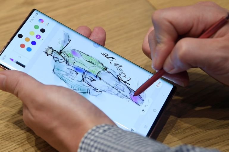 A journalist uses a pen for a design app on a Samsung Galaxy Note 10 phone at a launch event at a Samsung Experience Store in London, Britain, August 5, 2019. Photograph taken on August 5, 2019. REUTERS/Toby Melville