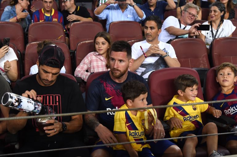 BARCELONA, SPAIN - AUGUST 25: Lionel Messi and Luis Suarez of Barcelona look on prior to the Liga match between FC Barcelona and Real Betis at Camp Nou on August 25, 2019 in Barcelona, Spain. (Photo by Alex Caparros/Getty Images)