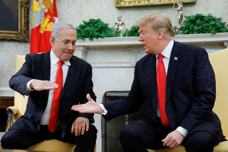 Israel's Prime Minister Benjamin Netanyahu shakes hands with U.S. President Donald Trump during their meeting in the Oval Office at the White House in Washington, U.S., March 25, 2019. REUTERS/Carlos Barria