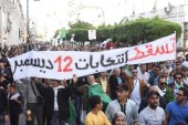 阿尔及利亚示威者抗议在当前情况下举行选举（半岛电视台）