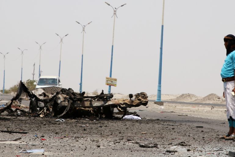 A man stands past the wreckage of government forces vehicles destroyed by UAE air strikes near Aden, Yemen, August 30, 2019. REUTERS/Fawaz Salman TPX IMAGES OF THE DAY