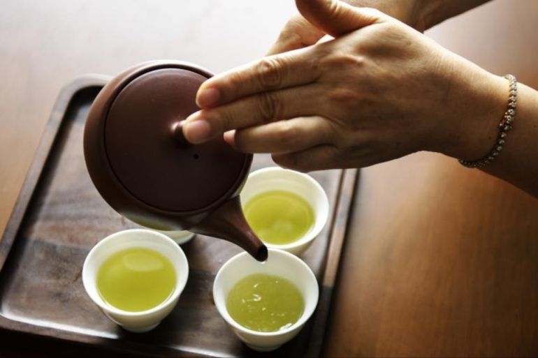 لناس الذين يشربون الشاي ثلاث مرات في الأسبوع يعيشون حياة أطول (شاي أخضر - بيكسابي)