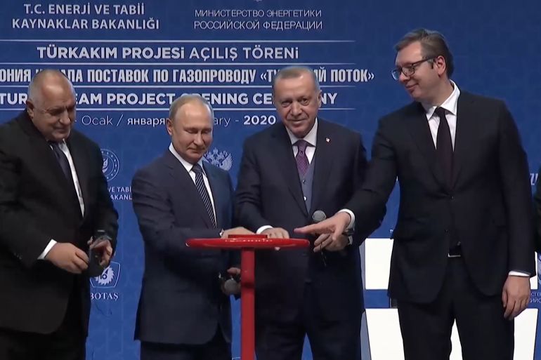 افتتح الرئيسان التركي رجب طيب أردوغان والروسي فلاديمير بوتين مشروع "السيل" التركي الذي سينقل الغاز الروسي عبر البحر الأسود إلى تركيا وإلى شرقي أوروبا وجنوبيها. تقرير: عامر لافيتاريخ البث: 2020/1/8
