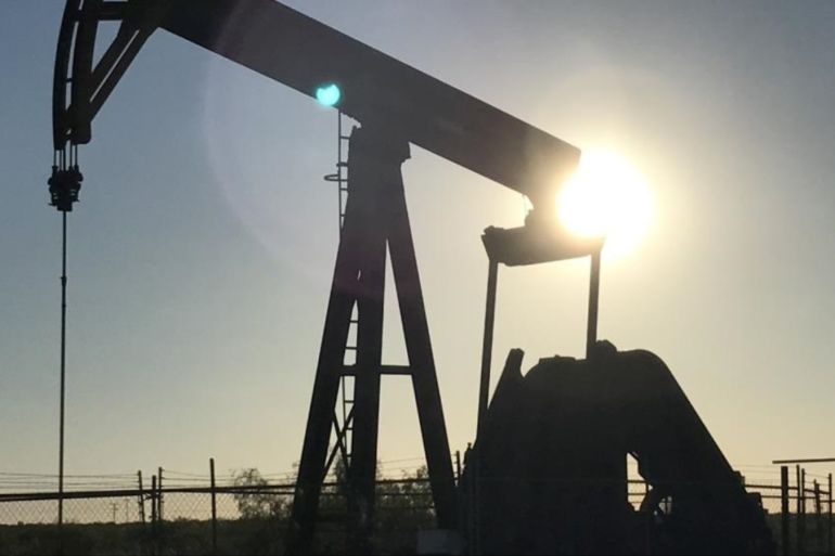 النفط ارتفع نحو 4% عقب اغتيال قاسم سليماني ليقفز إلى أعلى مستوى في أكثر من ثلاثة أشهر (رويترز)