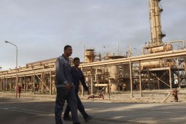 Workers walk past the north gas company on the outskirts of Kirkuk February 2, 2015. Production at an oilfield near the northern Iraq city of Kirkuk remained suspended on Monday after incurring severe damage during a weekend attack by Islamic State insurgents, Iraq's oil minister said. REUTERS/Ako Rasheed (IRAQ - Tags: ENERGY BUSINESS)