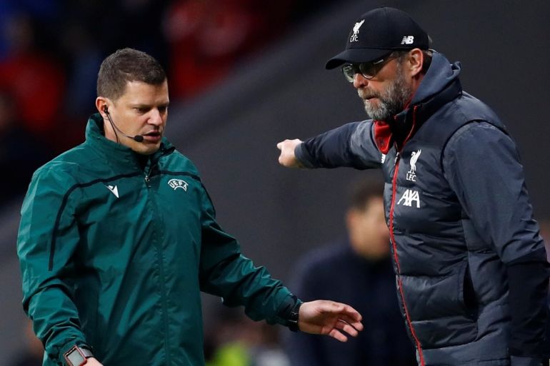 Soccer Football - Champions League - Round of 16 First Leg - Atletico Madrid v Liverpool - Wanda Metropolitano, Madrid, Spain - February 18, 2020 Liverpool manager Juergen Klopp remonstrates with the fourth official REUTERS/Juan Medina