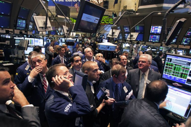 Traders work on the floor of the New York Stock Exchange in New York on November 25, 2008. REUTERS/Lucas Jackson (UNITED STATES)