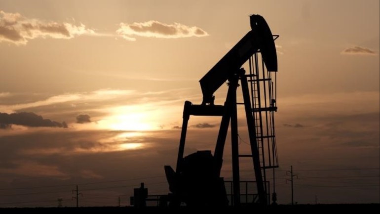 Oil price war trump threatens high tariffs saudi russian relations break