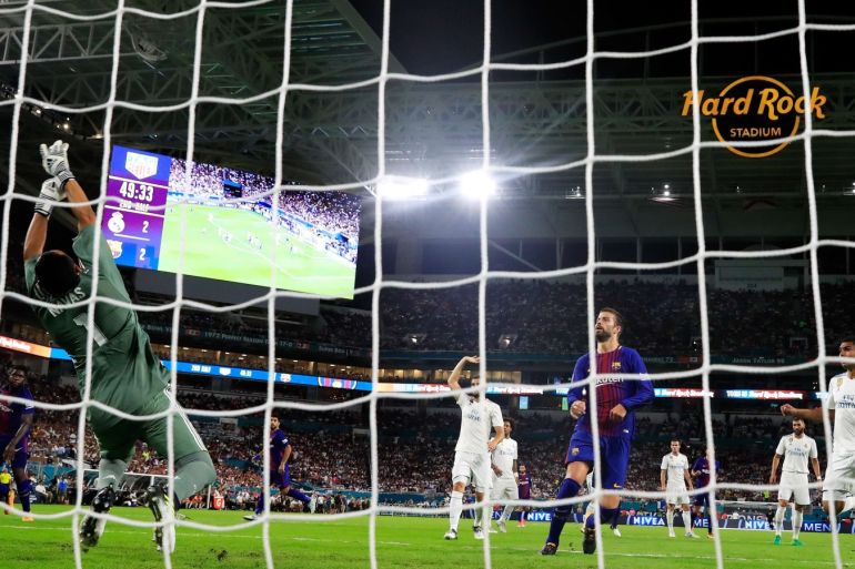 MIAMI GARDENS, FL - JULY 29: Gerard Pique #3 of Barcelona scores a goal in the second half against Real Madrid during their International Champions Cup 2017 match at Hard Rock Stadium on July 29, 2017 in Miami Gardens, Florida. Mike Ehrmann/Getty Images/AFP== FOR NEWSPAPERS, INTERNET, TELCOS & TELEVISION USE ONLY ==
