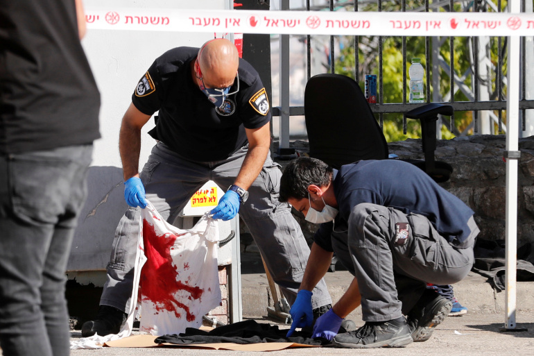 Israeli police shot three palestinians